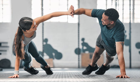 Sentadillas, burpees y otros ejercicios para ganar músculo y perder grasa
